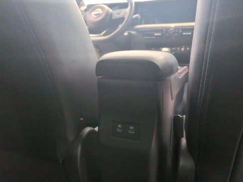 Used 2025 Nissan Kicks SR w/ SR Premium Package FWD image 19