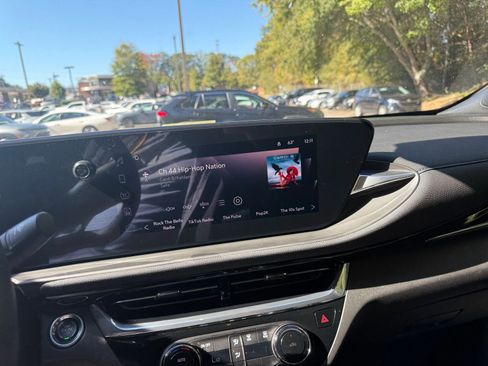 Used 2025 Buick Envista Sport Touring image 21