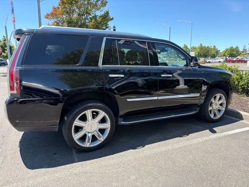Used 2018 Cadillac Escalade Luxury RWD image 7