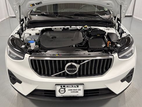 Certified 2025 Volvo XC40 B5 Plus image 28