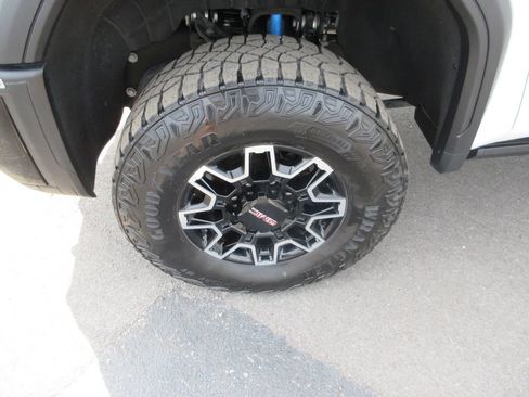 Certified 2024 GMC Sierra 2500 AT4X AWD/4WD image 16