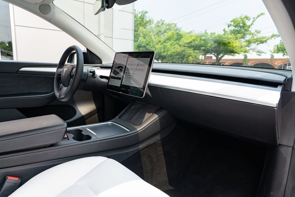 Used 2023 Tesla Model Y Long Range AWD/4WD image 23