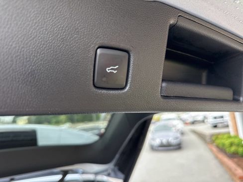 Used 2022 Ford Escape SE w/ SE Sport Appearance Package image 36