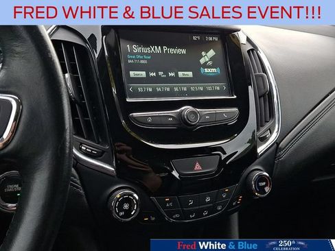 Used 2018 Chevrolet Cruze Premier FWD image 23