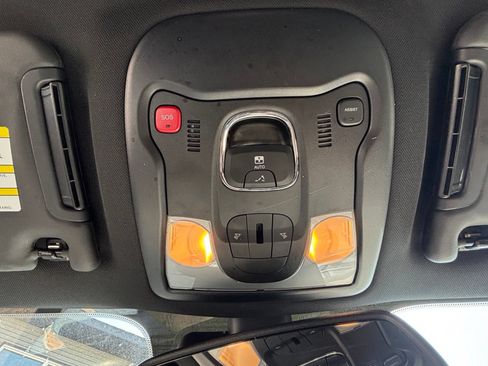Used 2019 Jeep Renegade Limited w/ Quick Order Package 22P AWD/4WD image 19