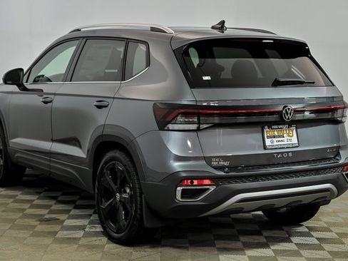New 2025 Volkswagen Taos SEL image 4