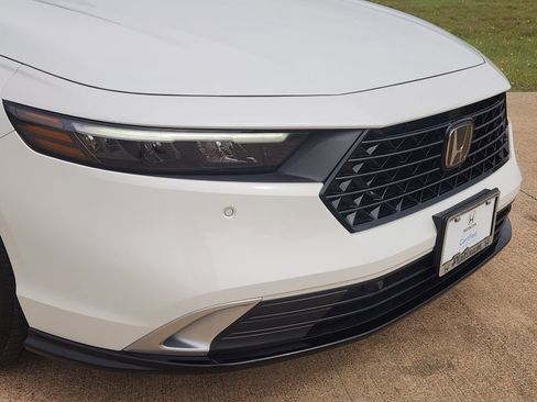 Used 2025 Honda Accord Touring image 12