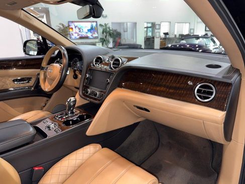 Used 2017 Bentley Bentayga image 62