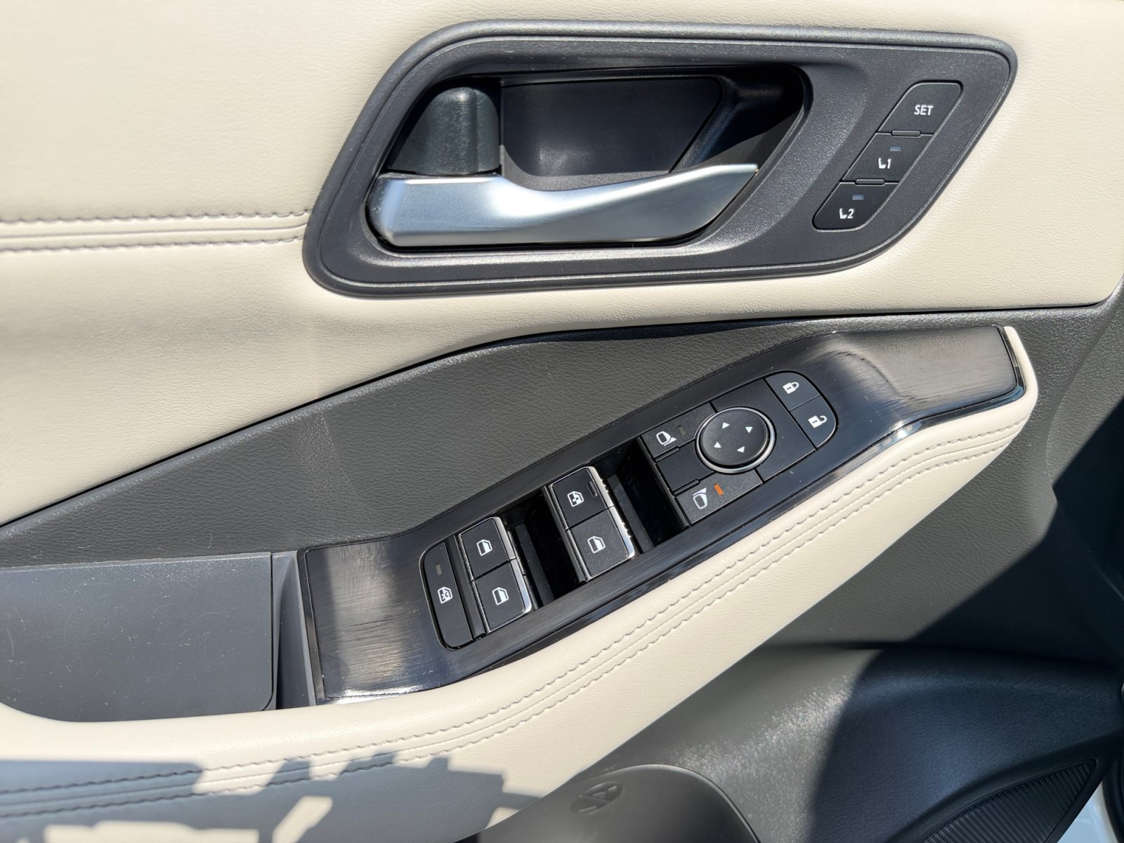 Used 2023 Nissan Rogue SL AWD/4WD image 18