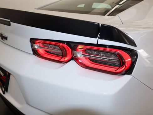 Used 2019 Chevrolet Camaro SS RWD image 39