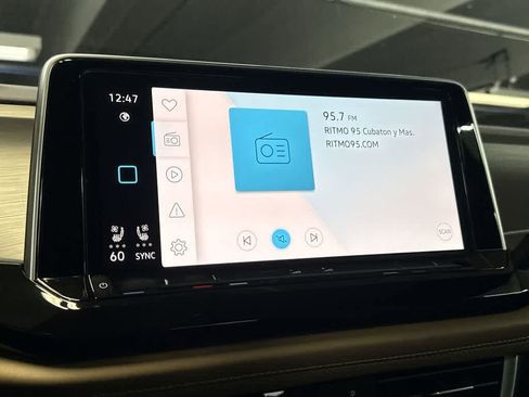 Used 2026 Volkswagen Atlas Cross Sport SE FWD image 17
