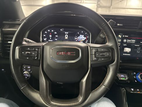 Used 2024 GMC Sierra 2500 AT4 w/ AT4 Preferred Package AWD/4WD image 10