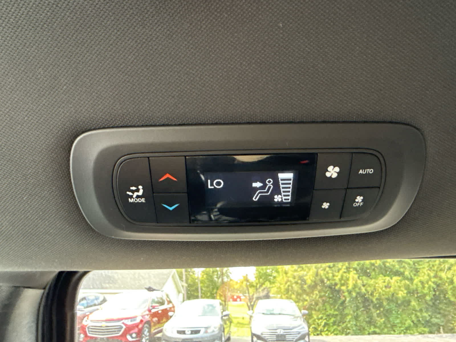 Used 2024 Chrysler Pacifica Touring FWD image 16