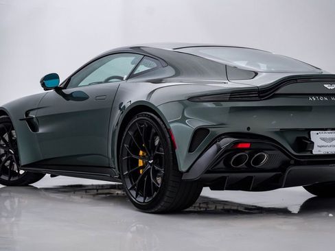 Used 2025 Aston Martin V8 Vantage Roadster RWD image 9