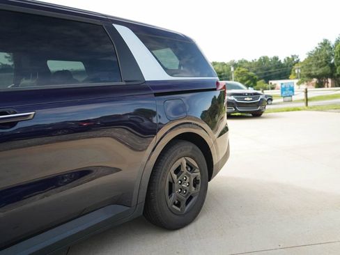 Used 2025 Kia Carnival FWD image 21