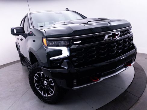 Used 2025 Chevrolet Silverado 1500 ZR2 w/ Technology Package AWD/4WD image 14