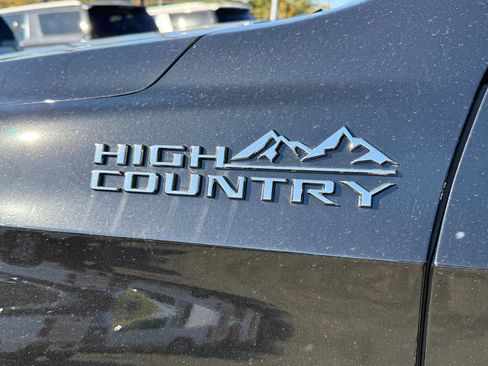 New 2025 Chevrolet Suburban High Country image 8