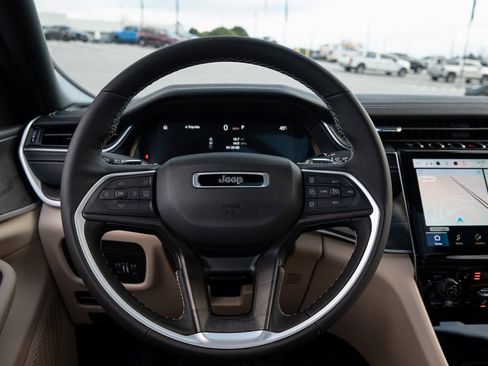 New 2025 Jeep Grand Cherokee L Limited w/ Black Appearance Package image 30