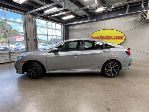 Used 2019 Honda Civic Sport image 2