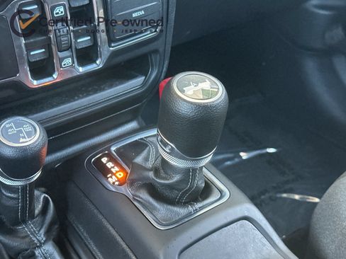 Used 2025 Jeep Wrangler Unlimited Sahara w/ Safety Group AWD/4WD image 22