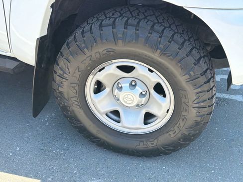 Used 2015 Toyota Tacoma PreRunner w/ SR5 Package RWD image 8