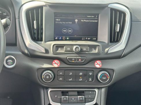 Used 2024 GMC Terrain SLE image 13