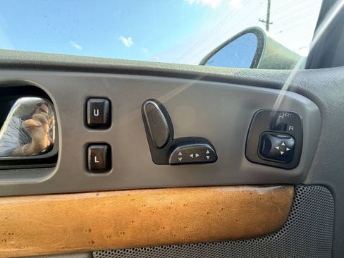 Used 1998 Lincoln Continental FWD image 9