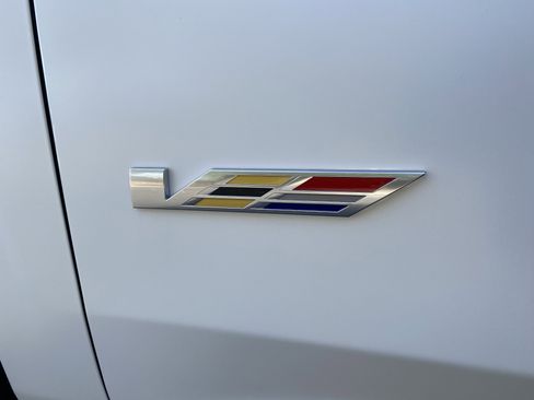 Used 2024 Cadillac Escalade V w/ LPO, ONYX Package image 44