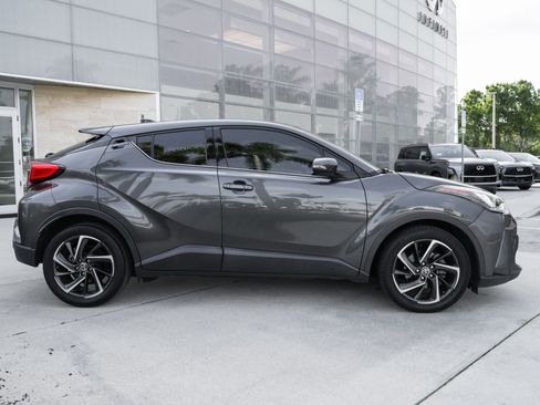 Used 2022 Toyota C-HR Limited FWD image 10