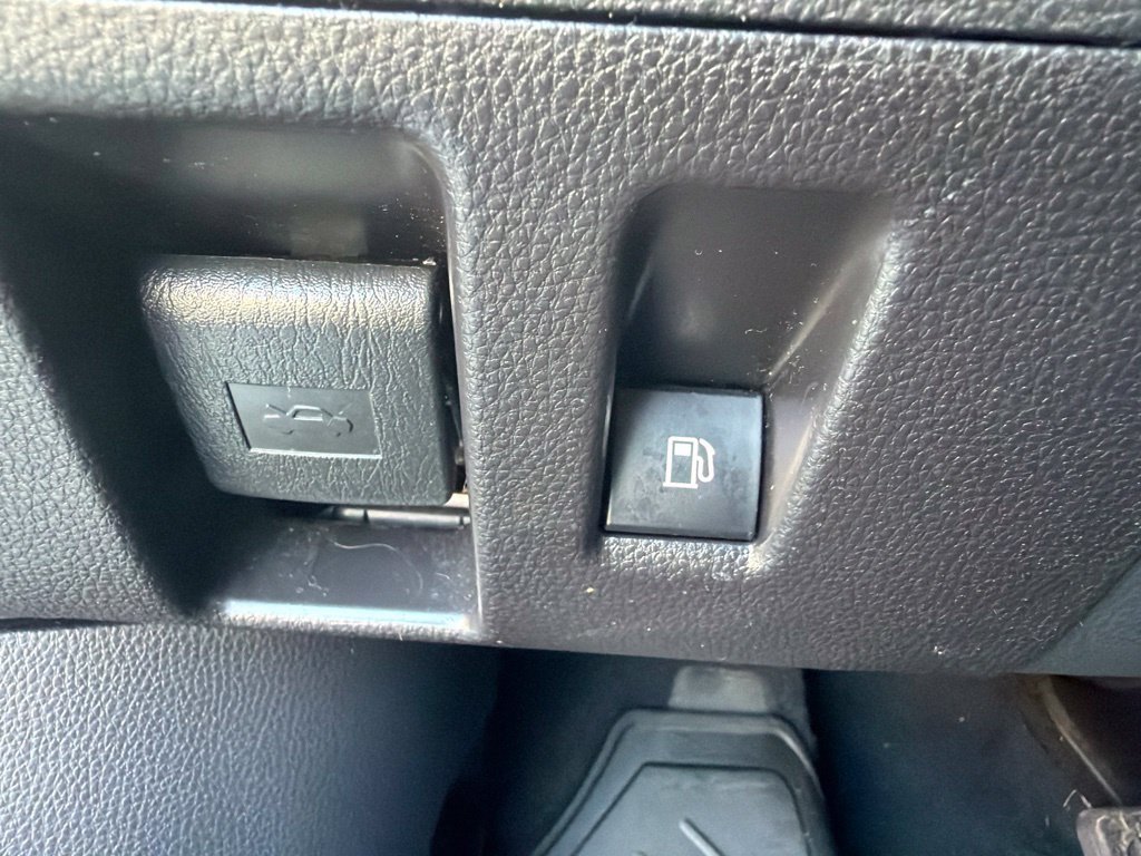 Used 2021 Toyota Highlander XLE AWD/4WD image 39