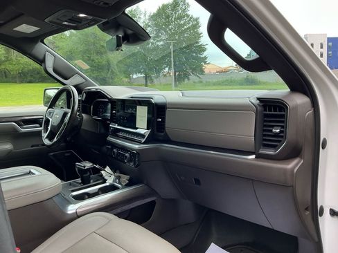 Used 2022 Chevrolet Silverado 1500 LTZ w/ LTZ Premium Package AWD/4WD image 21