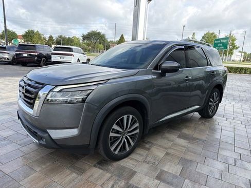 Used 2022 Nissan Pathfinder Platinum w/ Cargo Package AWD/4WD image 4