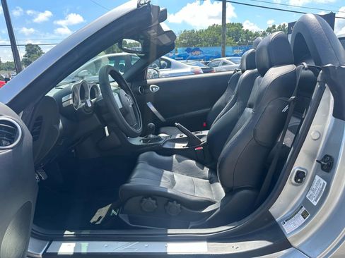Used 2005 Nissan 350Z Touring image 19