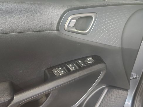 Used 2021 Kia Soul S FWD image 25