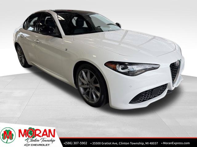 Used 2024 Alfa Romeo Giulia Ti RWD image 3
