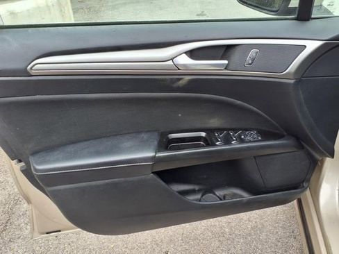 Used 2017 Ford Fusion SE FWD image 14