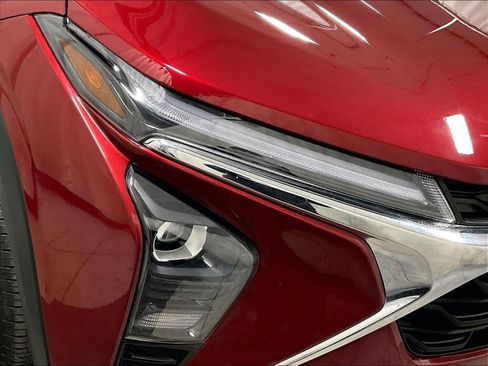 Used 2025 Chevrolet Trax LT w/ LT Convenience Package image 32