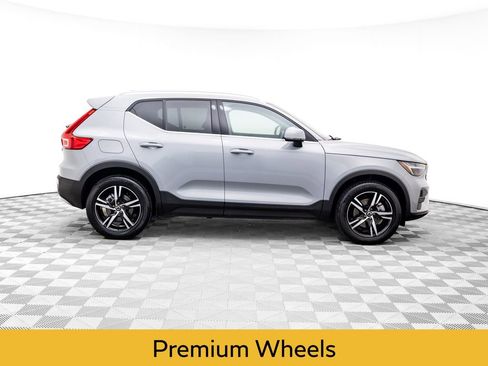 Used 2025 Volvo XC40 B5 Core image 7