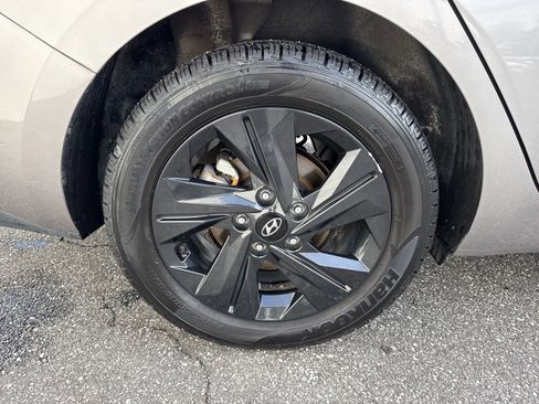 Certified 2023 Hyundai Elantra SEL image 9