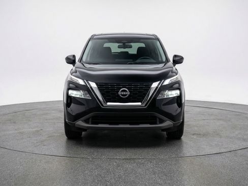 Used 2025 Nissan Rogue SV AWD/4WD image 2