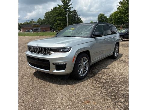 Used 2024 Jeep Grand Cherokee L Summit AWD/4WD image 2