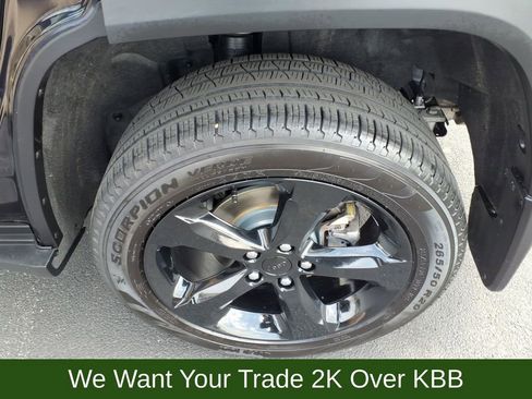 Used 2024 Jeep Grand Cherokee Limited w/ Luxury Tech Group II AWD/4WD image 12