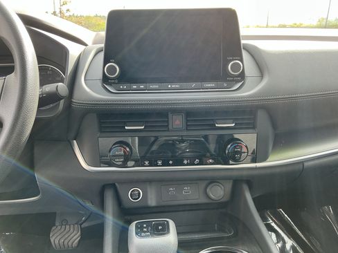 Used 2023 Nissan Rogue SV AWD/4WD image 13