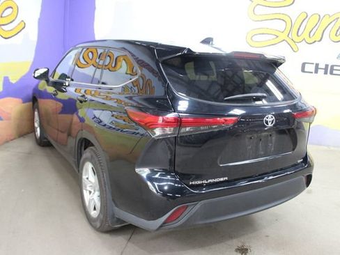 Used 2022 Toyota Highlander L AWD/4WD image 6