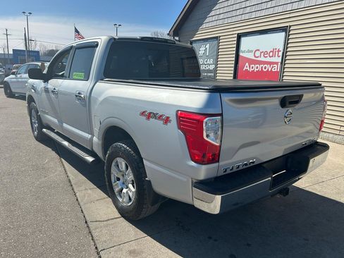 Used 2017 Nissan Titan SV image 7