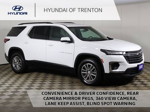 Used 2024 Chevrolet Traverse LT image 1