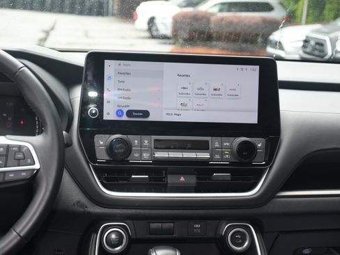 Certified 2025 Toyota Grand Highlander FWD image 16