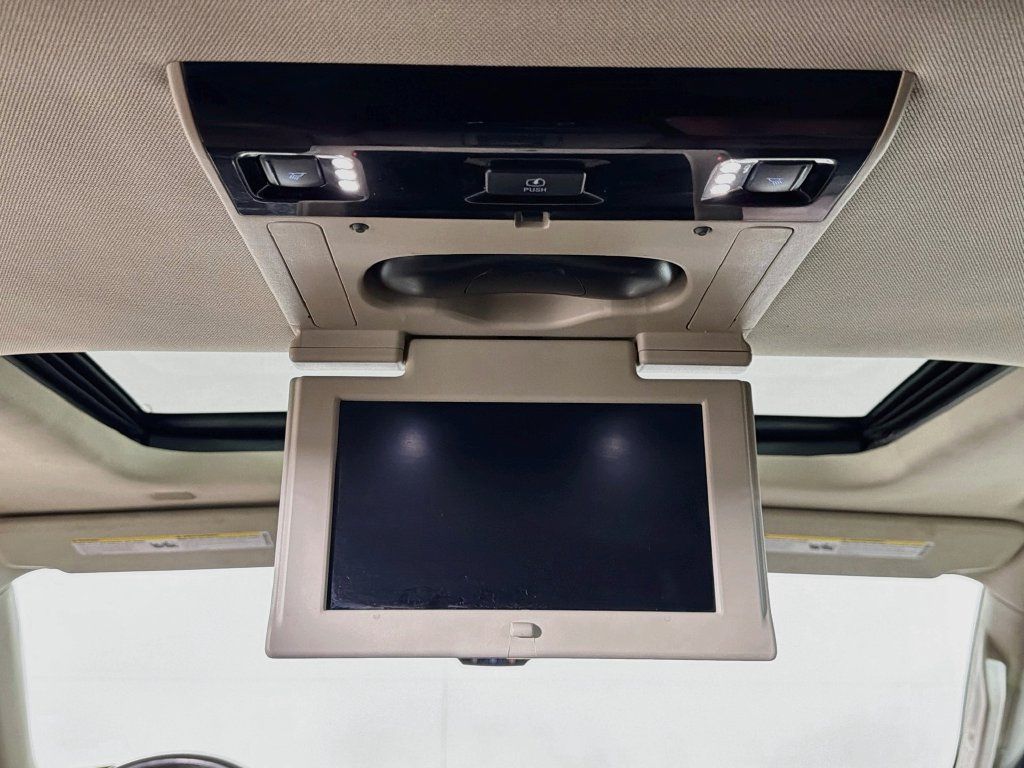 Used 2017 Chevrolet Suburban Premier AWD/4WD image 24