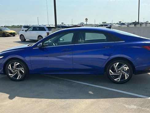 Used 2025 Hyundai Elantra SEL FWD image 10