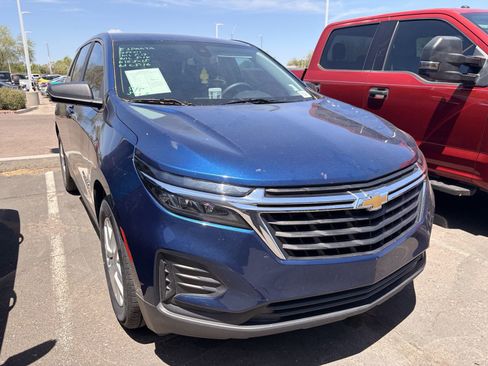 Used 2022 Chevrolet Equinox LS w/ LS Convenience Package FWD image 3